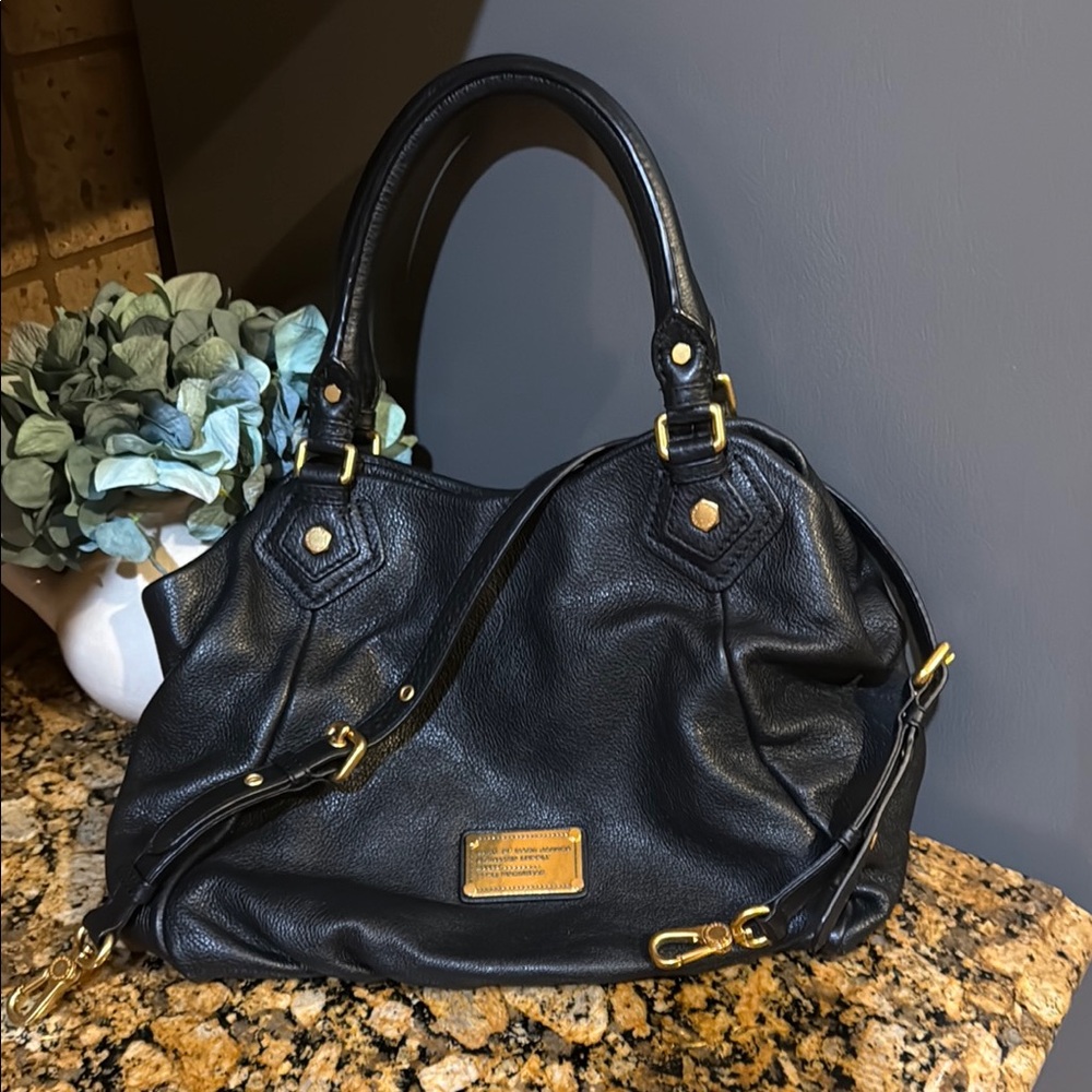 Marc Jacobs Black and Gold Shoulder Bag with Sophisticated Design